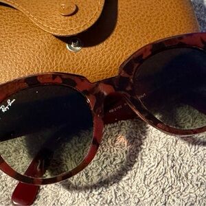 Ray-Ban Brown Sunglasses Classic Design